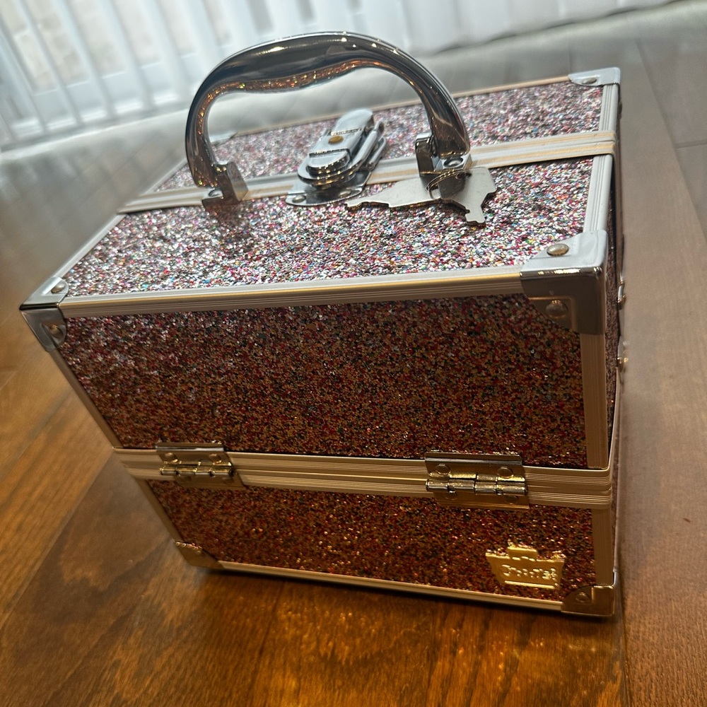 Caboodles Adored Glitter Train Case